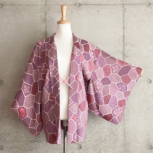 F717: Japanese vintage kimono Haori, Jacket, Robe, Dress. Pink and purple. Abstract pattern.