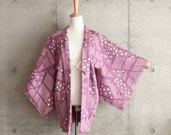 S670: Japanese vintage kimono Haori, Jacket, Robe, Dress. Japanese "Shibori". Lilac purple. Abstract pattern.