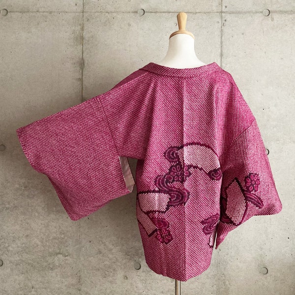 S656: Japanese vintage kimono haori, jacket, robe, dress. Japanese "shibori". Purple. Flowers.