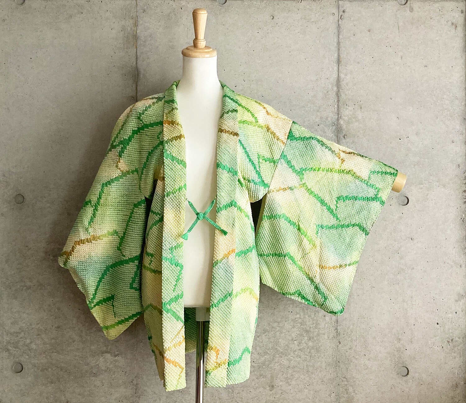 S547: Japanese Vintage Kimono Haori, Jacket, Robe, Dress. Japanese