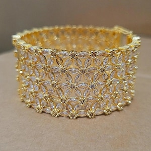 Bracciale in oro Zirconi cubici AD Breclate-Cuff con diamanti Bracciale indiano Ciondoli di design Bracciale in oro Diamante Kada AD Kangan apribile immagine 3