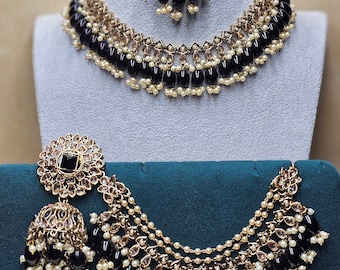 Gouden polki choker-kettingset: Indiase kundan-sieraden met oorketting