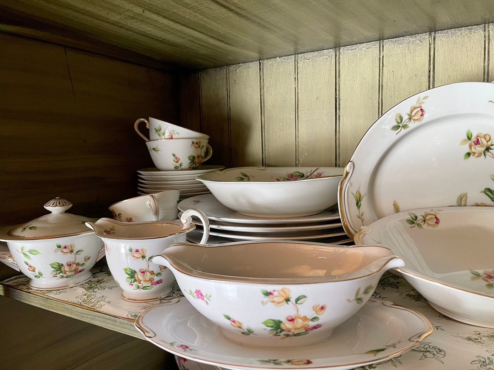 Lynmore Fine China Golden Roses Dishes With Gold Trim Plates Etsy