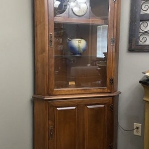 Maple hutch 2024 china cabinet