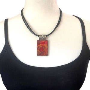 Fluid Art Necklace, Abstract Art Necklace, Acrylic Pour Necklace, Leather Necklace, Statement Necklace, Abstract Art Jewelry, Fluid Art