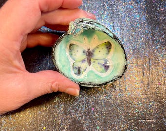 Snuisterijschaal met schelpen, decoupage met vlinder, tafeldecoratie, ringschaal