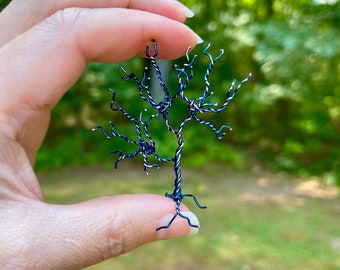 Escultura em miniatura de árvore de arame azul, arte para mesa.