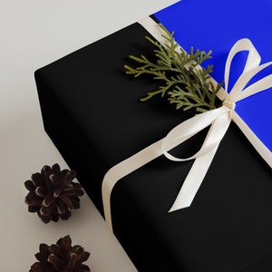 Drei Premium-Bögen schwarzes Geschenkpapier mit einer hellen dünnen blauen Linie - Support Law Enforcement Style 4