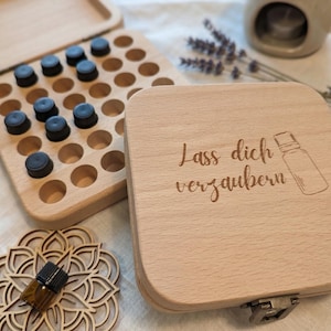 Elegante cofanetto in vero legno per 36 flaconi campione.