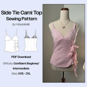 Puede incluir: Un patrón de costura de top cami con lazo lateral a rayas rosas y blancas. El patrón incluye una descarga en PDF y es adecuado para costureros principiantes y de nivel intermedio. Tallas: XXS a 2XL.
