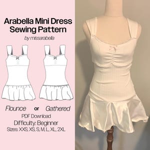 Puede incluir: Un patrón de costura para un vestido blanco mini con una falda con vuelo o fruncida. El patrón está disponible en tallas XXS a 2XL y está clasificado como un proyecto de costura para principiantes. El texto "Arabella Mini Dress Sewing Pattern by missarabella" está en la parte superior de la imagen.