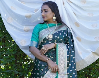 Sari de seda verde Banarasi: Zari plateado, atuendo de boda indio