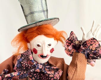 Mad Hatter-pop Alice in Wonderland | Handgemaakt origineel kunstwerk | Poseerbare kunstpop | Griezelig schattig verzamelobject | OOAK Fantasy-pop