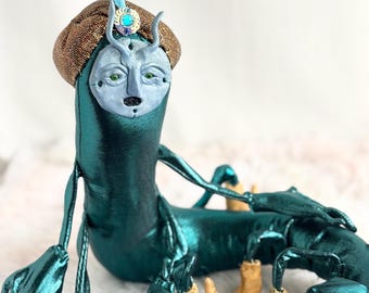 Blauwe rupspop Alice in Wonderland | Handgemaakt origineel kunstwerk | Poseerbare kunstpop | Griezelig schattig verzamelobject | OOAK Fantasy-pop
