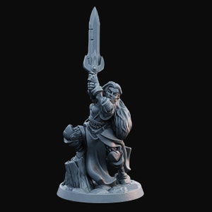 Female Fighter, Arbiter Miniatures, Dungeons & Dragons - Ready to ship!