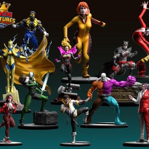 以下が含まれることがあります： 黄色、青、赤、緑のコスチュームを着たスーパーヒーローのフィギュアのコレクション。フィギュアは黒い台座にあり、「Legion Miniatures」のロゴが見えます。