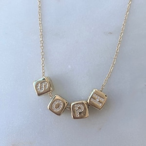 Collar de letras personalizado (SOLO SEIS A OCHO) consulte otros listados para ver entre 1 y 5 opciones :) ¡lea la descripción para obtener más información! ¡¡¡Sin reembolsos!!!