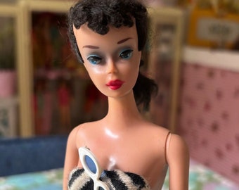 Barbie à queue de cheval n°4 vintage des années 60 en maillot de bain rayé