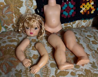 La bambola vintage di Terry Lee degli anni '50 necessita di essere restaurata