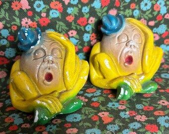 Vintage Kitschy antropomórfico Humpty Dumpty pareja salero y pimentero set ropa de tiza