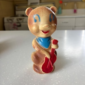 Vintage Reliance Plastics Inc 1965 BEAR With Cello Squeaky Rubber TOY
