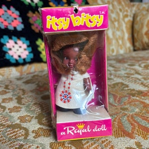 Vintage 1960s Itsy bitsy a royal doll pee wee doll style