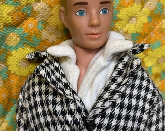 Bambola Ken bionda vintage degli anni '60 con capelli dipinti