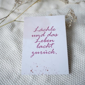 Postkarte - Spruch "Lächle und das Leben lacht zurück" Minimalistisch, Motivation Postkarte