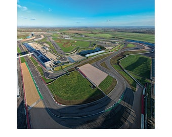 Silverstone Grand-Prix-Cirup gesehen von unserer Drohne aus