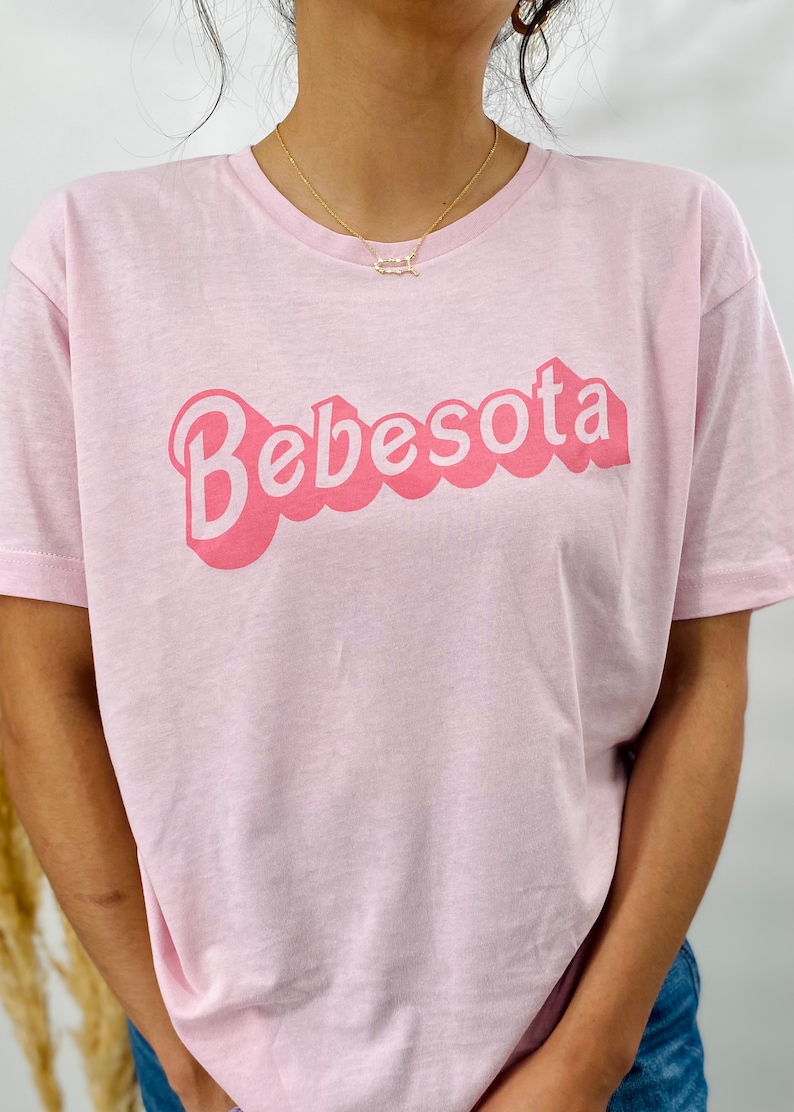 May include: Pink t-shirt with the text "Bebesoita" in a retro bubble font.