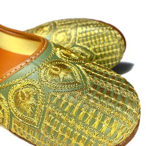 Gold Jaal Embroidered White Jutti main image 1