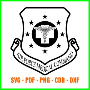 以下が含まれることがあります： 空軍医療コマンドの白黒エンブレム。エンブレムは、星、十字、およびカドゥケウスのシンボルを備えたシールド形状を特徴としています。「AIR FORCE MEDICAL COMMAND」というテキストがバナーに表示されます。エンブレムの下には、ファイルタイプの略語：SVG、PDF、PNG、CDR、およびDXFがあります。