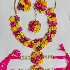 Floral Haldi Jewelry Set With Necklace, Earrings, Tiara Tikli Maang tikka and Hand Gajra Indian Wedding Bridal Jewellery Mehendi Sangeet