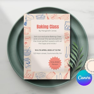 Puede incluir: Invitación a una clase de repostería sobre un plato verde. La tarjeta tiene un fondo crema con ilustraciones rojas y azules de utensilios de cocina. El texto anuncia una "Clase de repostería" con detalles.
