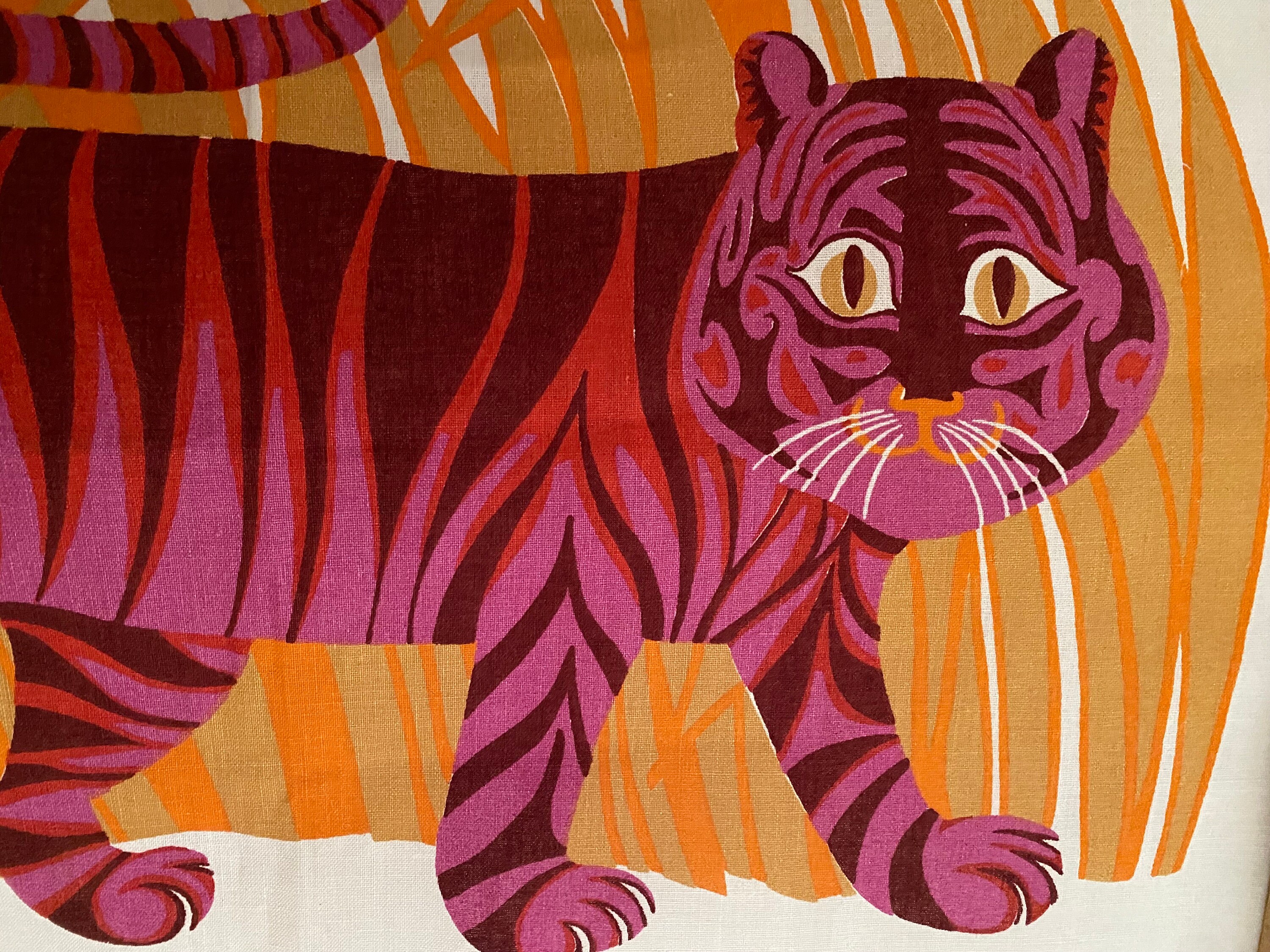 ベリンダ・リヨンのオックスファムのティータオル Vintage Belinda Lyon Pink Tiger Linen Tea Towel: 1970s Oxfam Wall