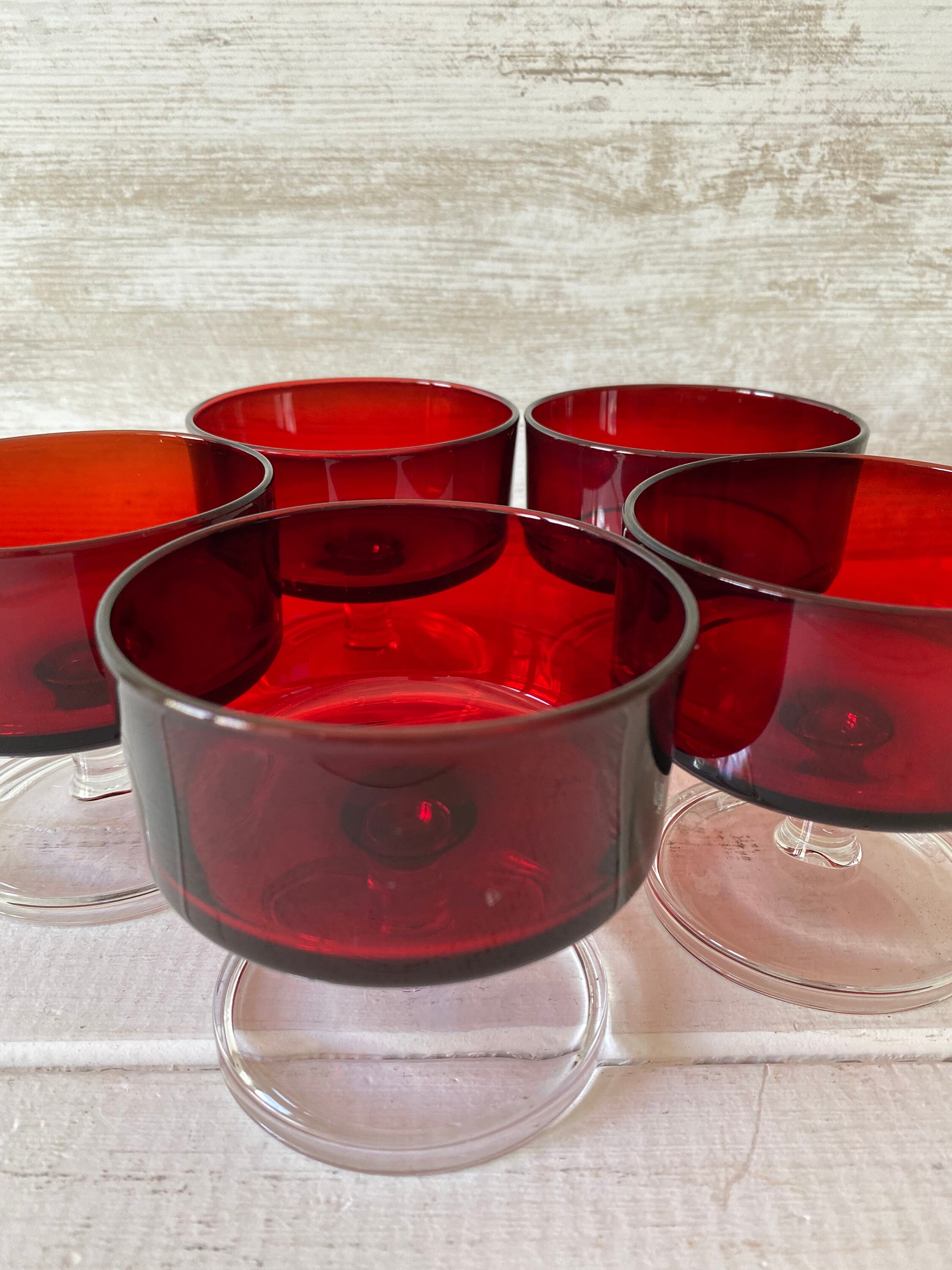 Millésime Des Années 1970 Français Verre, Desserts. Fabuleux Retro Ruby Glass Dishes.