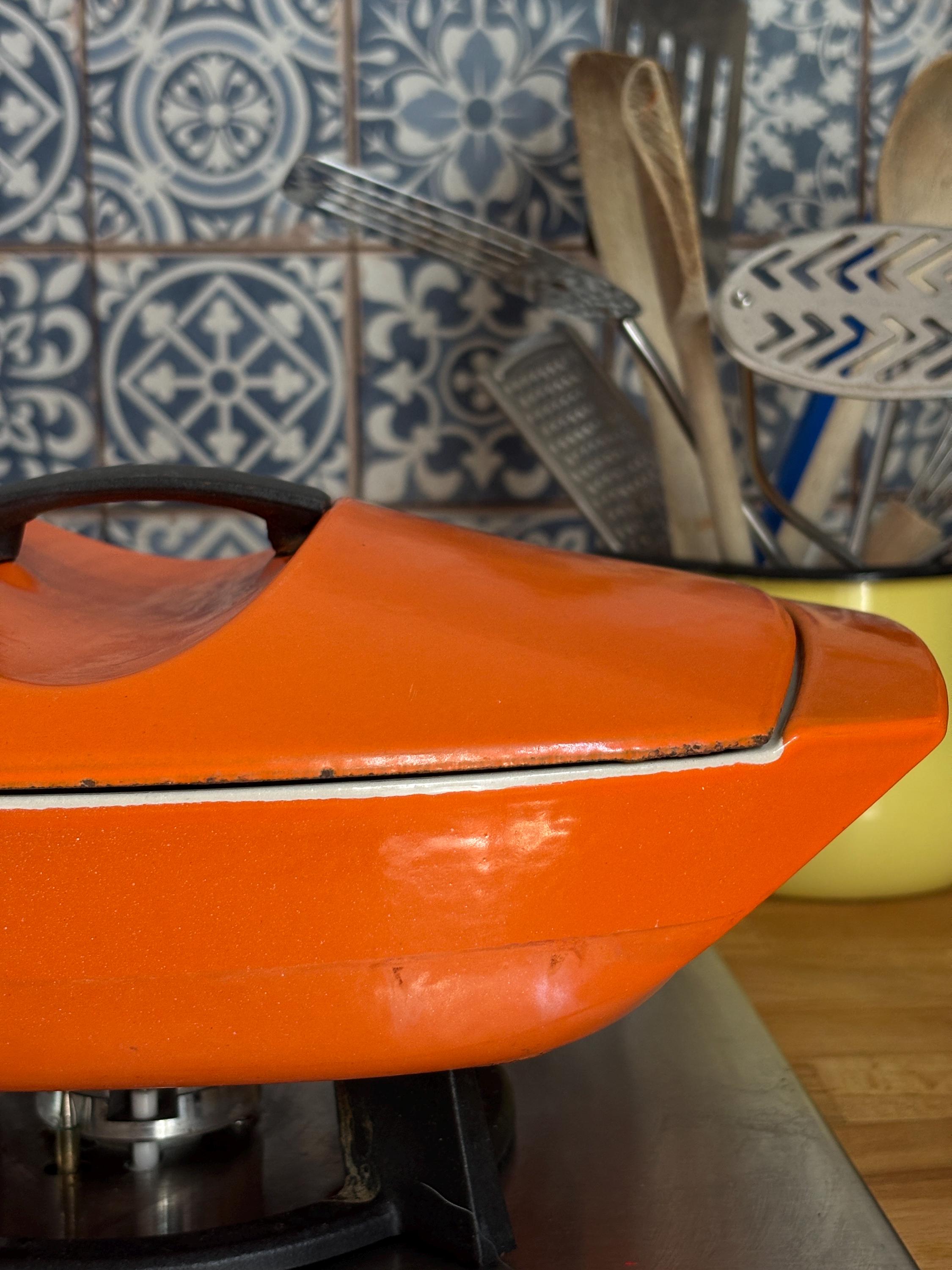 Grand Plat à Gratin Le Creuset émaillé Vintage – Design Raymond Loewy