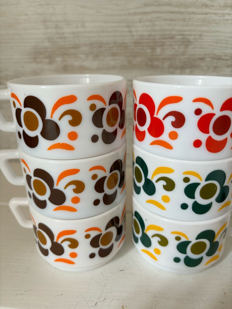 Lot De 4 Mugs Vintage Arcopal – Verre Laiteux, Motif Fleurs Abstrait, Années 70
