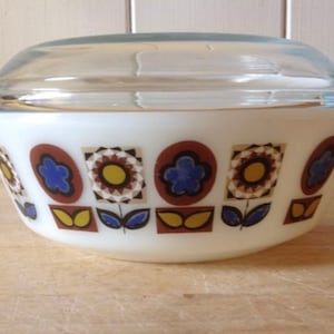 Vintage JAJ Pyrex Indiana, Small 1 Pint Casserole Dish with Lid, produced 1969-1971 - USA size 505. Pyrex casserole dish