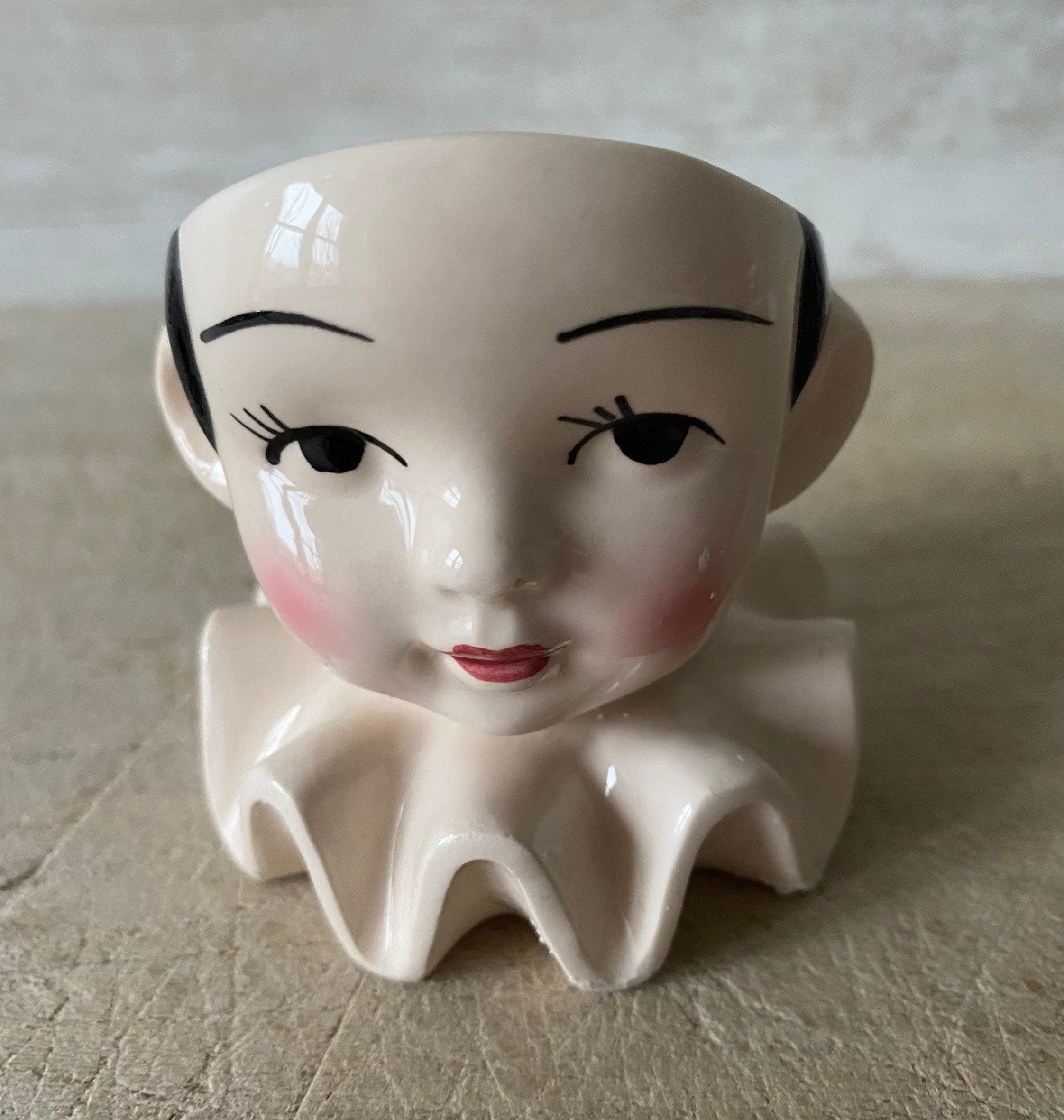 Tasse à Œufs Des Années 80, Tasse Pierrot Mignonne, Kitsch Vintage Face. Tasse d'œufs Pour Le Petit-