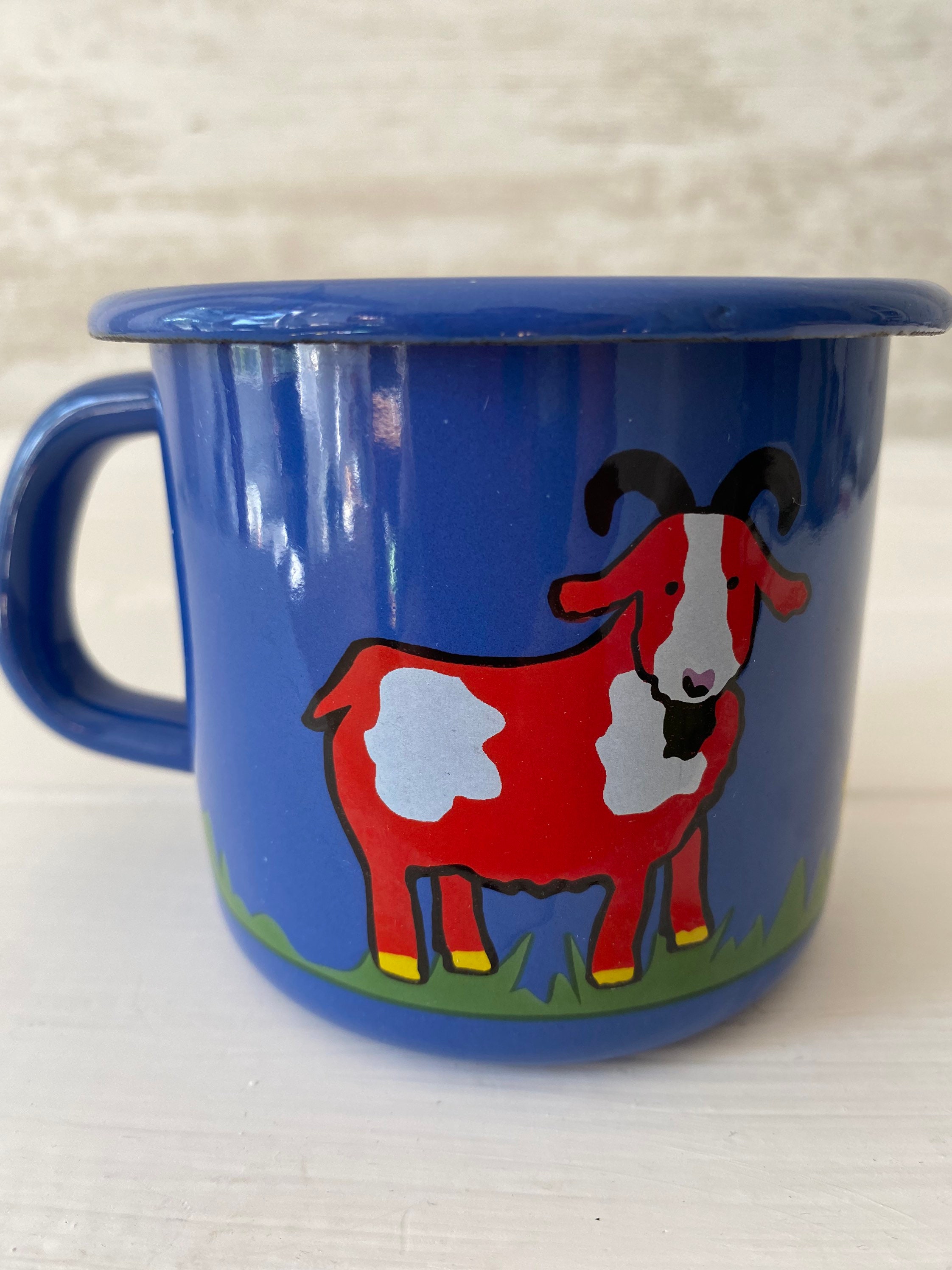 Vintage Enamel Mug , Mettant en Vedette Une Chèvre Très Charmante. Belle Tasse à Café Émail de Campi