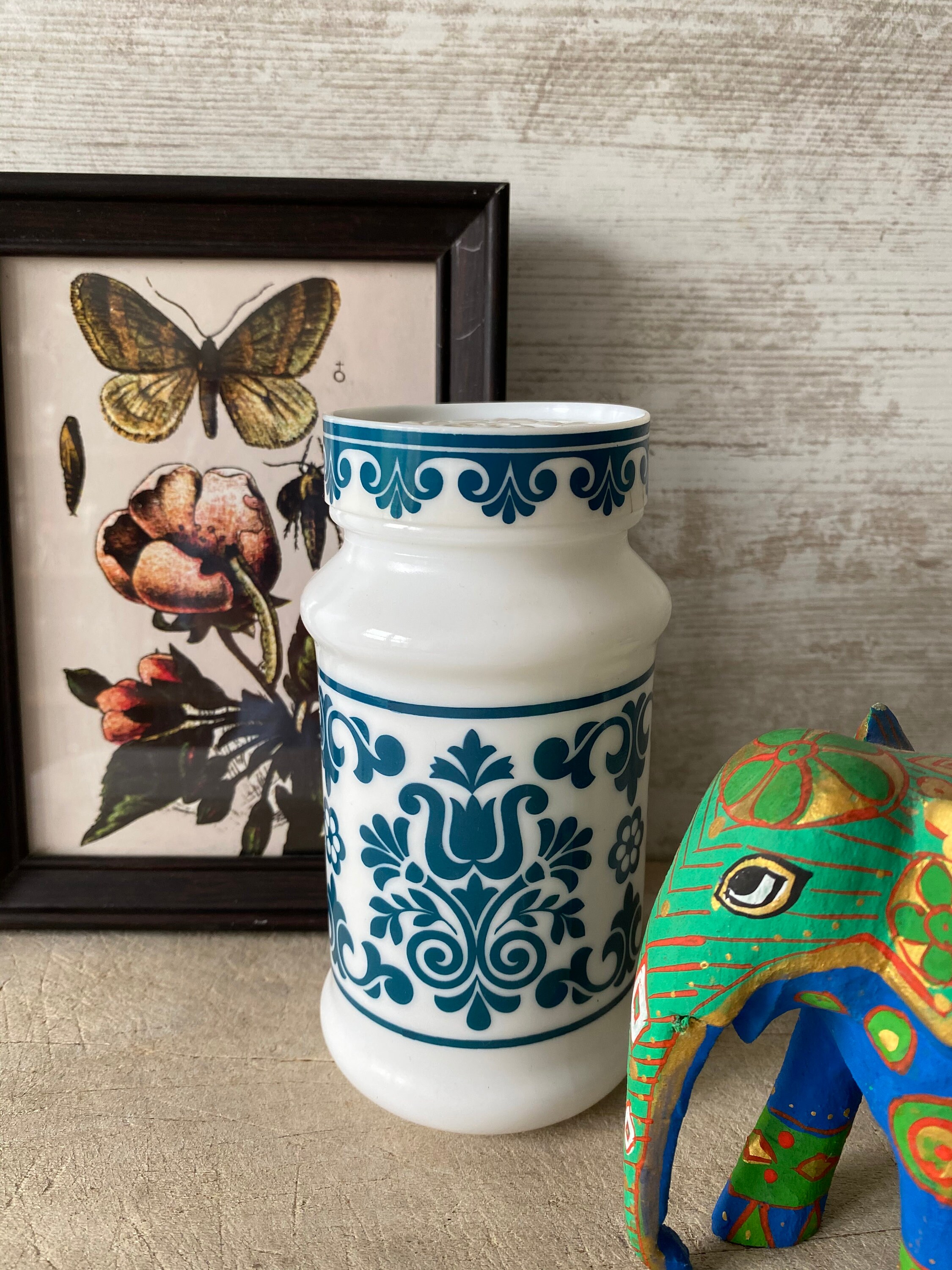 1970 Boho Milk Glass Storage Jar With Plastic Screw Top Lid - Sarcelle Boîte en Verre