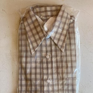 Vintage men&#39;s Polyester blend Collared brown plaid half sleeve shirt