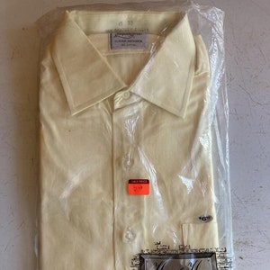 Vintage men's Van Heusen Hampshire House all cotton yellow men's dress shirt