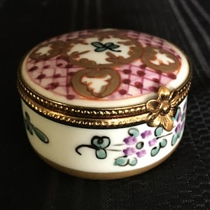 Collectable hinged lidded round gilded pink 4 leaf clover Limoges France porcelain trinket box