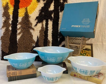 Vintage Pyrex Amish Turquoise Butterprint Cinderella Nesting Mixing Bowls set of 4