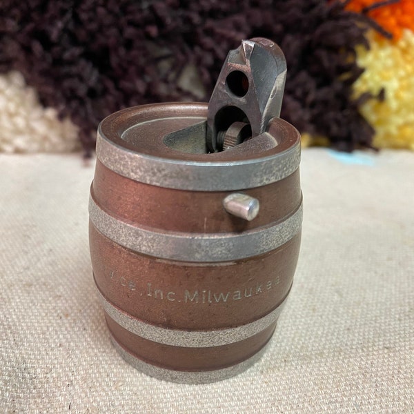 Vintage Baier Ges-Gesch Figural Beer Barrel Semi-Automatic Lighter