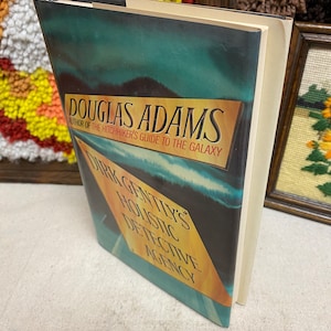 Vintage Douglas Adams Dirk Gently’s Holistic Detective Agency