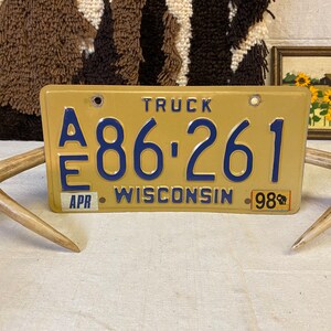 Vintage Wisconsin Truck License Plate AE86-261