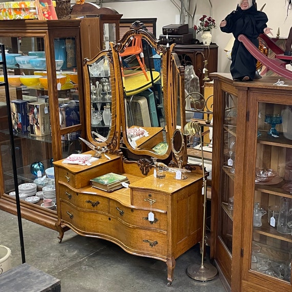 Vintage Tiger Oak Serpentine Vanity Dresser With Curved Drawers